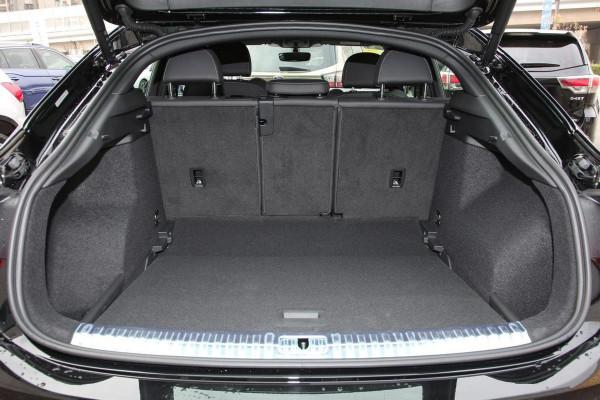 售28&period;93萬起，奧迪Q3 Sportback確實是一臺&OpenCurlyDoubleQuote;小鋼炮&rdquo;，推薦時尚型