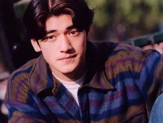 20歲的周潤發,20歲的劉德華,20歲的金城武,差距一目瞭然 20歲的周潤發,20歲的劉德華,20歲的金城武,差距一目瞭然