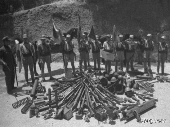 毛主席穿睡衣出席陳毅追悼會,緊握粟裕手說:井岡山的同志不多了 毛主席穿睡衣出席陳毅追悼會,緊握粟裕手說:井岡山的同志不多了