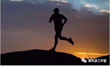 跑步中加入上坡和下坡訓練,助力增強腿部力量 跑步中加入上坡和下坡訓練,助力增強腿部力量