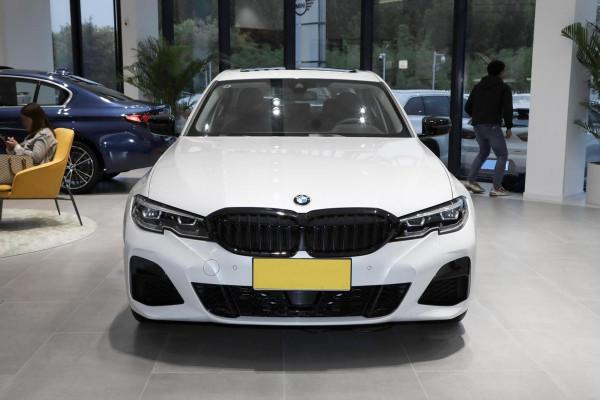 實拍寶馬3系頂配：配2&period;0T動力，5&period;9秒可破百，家用、運動樣樣行