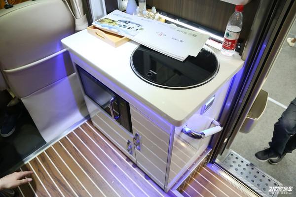 衛浴間面積1.5平米,雙床鋪佈局,中意旅行家房車看見的都說香 衛浴間面積1.5平米,雙床鋪佈局,中意旅行家房車看見的都說香