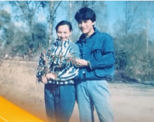 “最美孟婆”嶽麗娜：25歲嫁初戀，被老公捧上位，結婚22年生3子