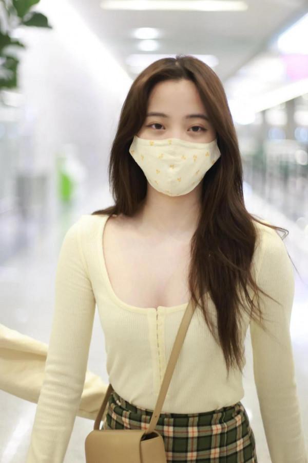 機場抓拍娛樂圈的小花私服，你更喜歡誰