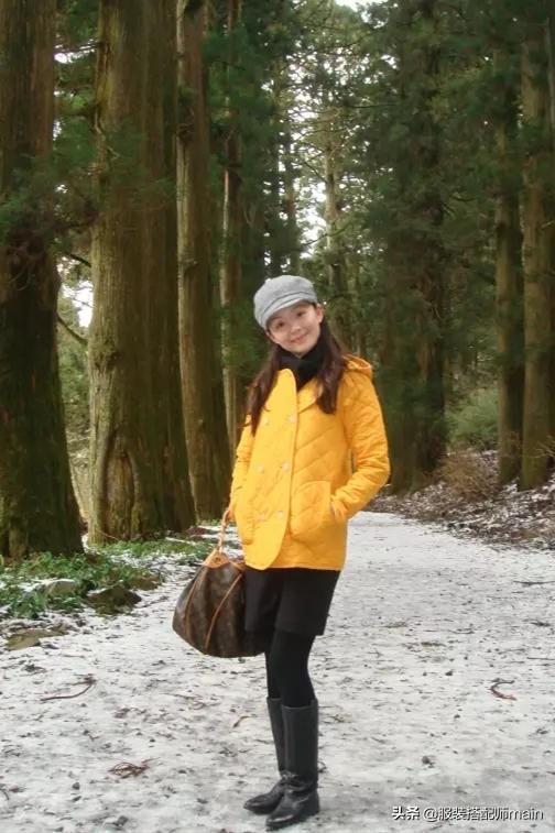 昔日上戲班花，演過迪麗熱巴、羅晉的母親，父親更是國家一級演員