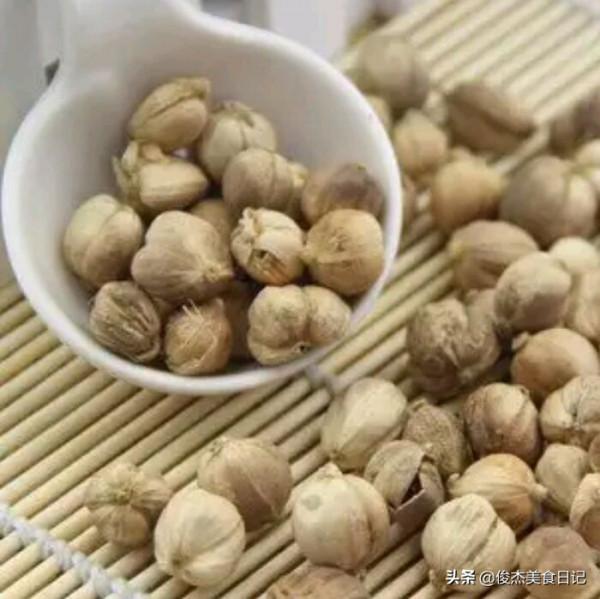 大廚詳細教給你廚房四十多種常用香料知識和用處,建議收藏學習 大廚詳細教給你廚房四十多種常用香料知識和用處,建議收藏學習