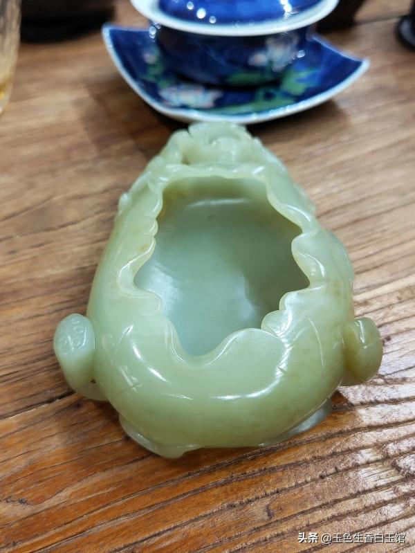 欣賞：［蓮花筆洗.舊藏］青白玉籽料器皿老玉欣賞