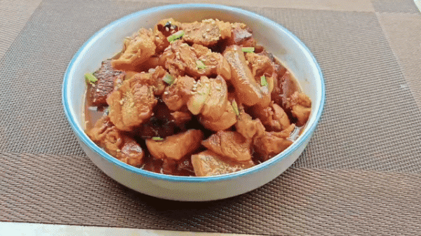 星期天小李來蹭飯,我做4道菜招待,她說:“我下次還是在家吃吧” 星期天小李來蹭飯,我做4道菜招待,她說:“我下次還是在家吃吧”