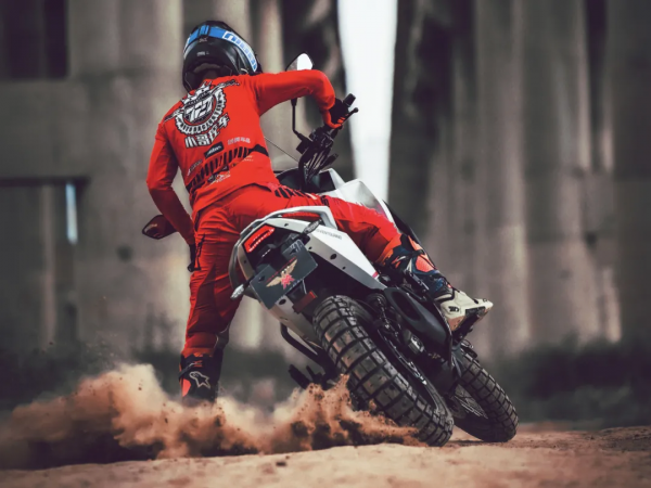 硬核、高配、隨心所欲—摩托莫里尼X-CAPE首批試駕