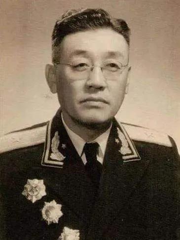 東北軍區副司令員賀晉年遭遇歹徒挑釁,將軍說:你們撞到槍口上了 東北軍區副司令員賀晉年遭遇歹徒挑釁,將軍說:你們撞到槍口上了