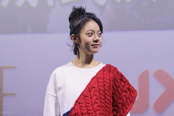 趙今麥紮起丸子頭突然變漂亮了