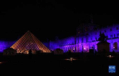 巴黎地標建築點亮“歐盟藍”