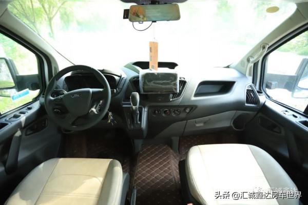 可愛又精巧的福特房車！倆大床睡4人，還有頂級水電！佈局有特色