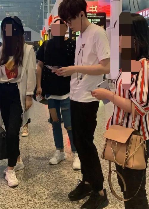 長了張矮個臉,但其實卻是高挑身材的明星們,有些絕對出乎你意料 長了張矮個臉,但其實卻是高挑身材的明星們,有些絕對出乎你意料