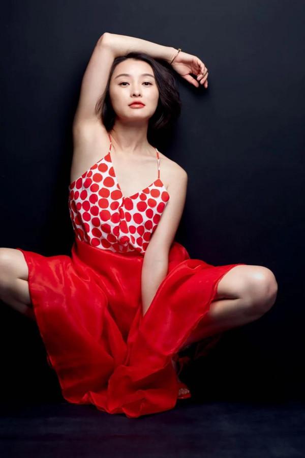 越看越順眼!49歲吳越好舒服的長相... 越看越順眼!49歲吳越好舒服的長相...