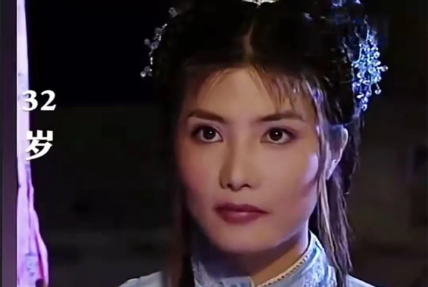 楊麗菁20歲到50歲的照片變化，網友：還是喜歡看年輕時的