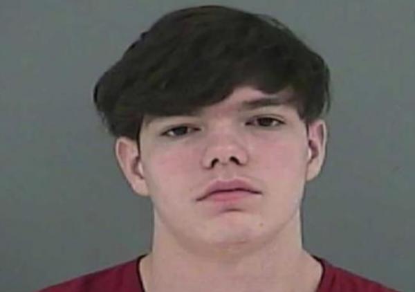 因為一部手機！美國17歲少年衝母親頭部開槍，上膛時特意躲到樓下