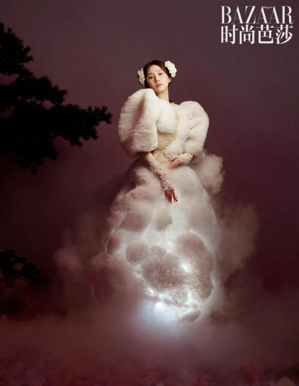 劉詩詩牡丹花間大片，宛如畫中美人，仙氣十足