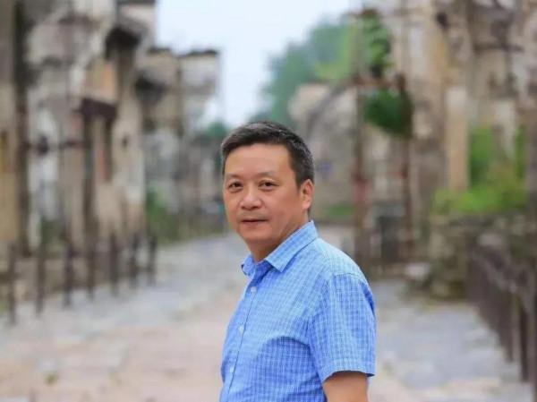 這樣的“好詩”，發一遍怎麼夠？要兩遍，有錯別字也行