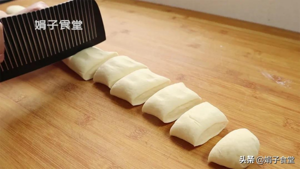 香辣豆腐包子，皮薄餡足，鮮嫩味美，一次3個吃不夠，太香了