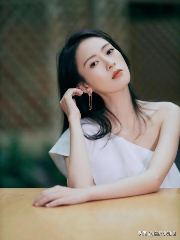 童瑤，高貴典雅的氣質女神，唯美知性，成熟自信的魅力女性