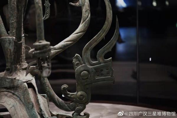 虎年限定！三星堆又上新，“虎頭龍身”還叼著一把刀