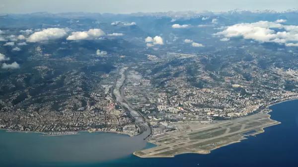 「三轉彎」世界上最讓人驚歎的機場進近景觀——(模擬飛行看看) 「三轉彎」世界上最讓人驚歎的機場進近景觀——(模擬飛行看看)