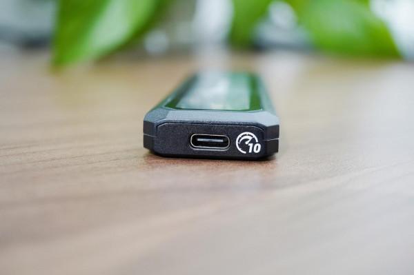 透明面板，高速傳輸—Yottamaster M.2 NVMe、SATA雙協議固態硬碟盒