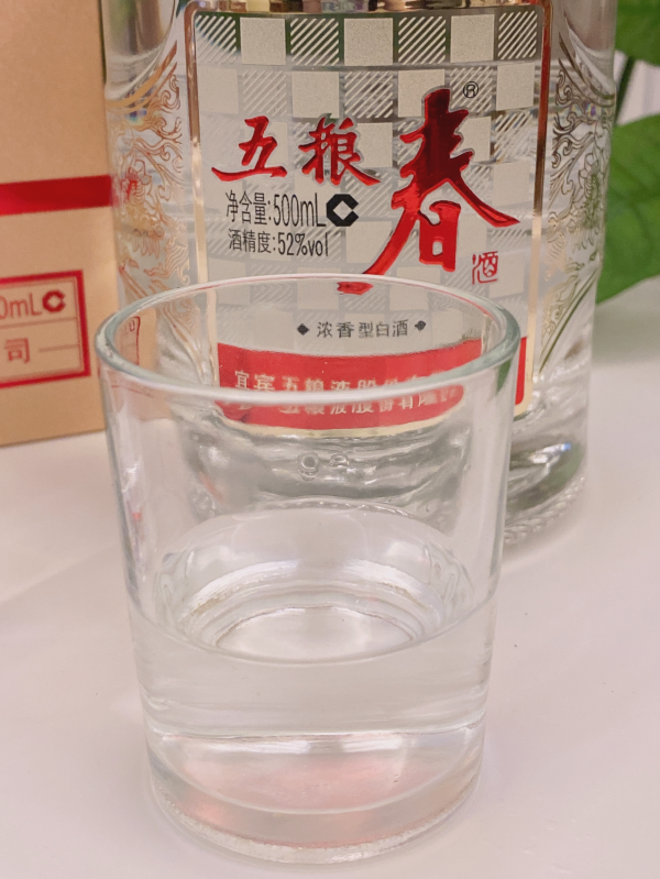 每逢佳節必喝酒,感情都在酒裡頭。自飲送禮三款五糧濃香產品推薦 每逢佳節必喝酒,感情都在酒裡頭。自飲送禮三款五糧濃香產品推薦
