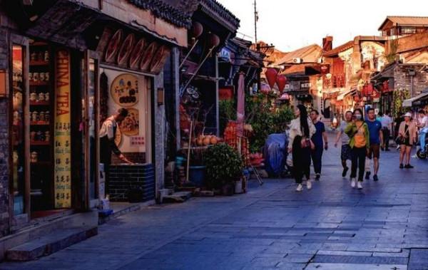 北京一條文化街，比王府井街低調，成為網紅打卡地，人氣很旺