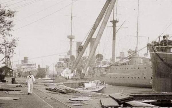 抗日戰爭中,日本軍艦被一個普通中國鉗工鑿沉,轟動上海灘 抗日戰爭中,日本軍艦被一個普通中國鉗工鑿沉,轟動上海灘