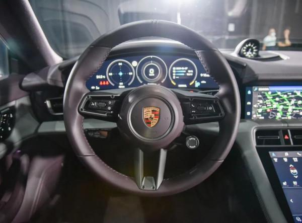 我們不需要奇形怪狀的方向盤 我們不需要奇形怪狀的方向盤