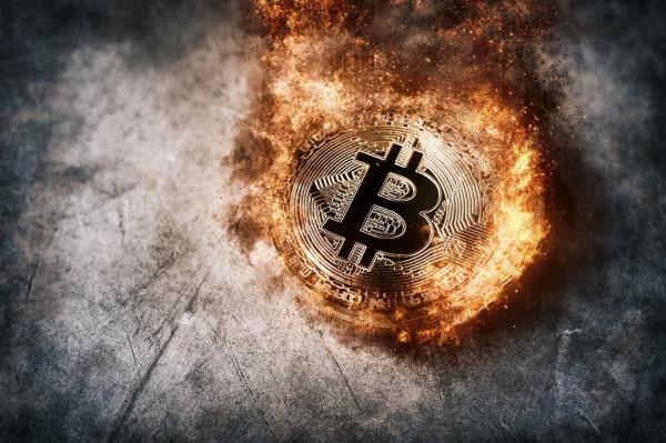 比特幣再度被推到“風口浪尖”，上萬臺礦機日夜工作，湖泊變溫泉