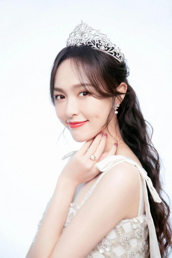 楚楚動人的唐嫣，著名演員