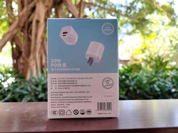 可同時快充兩臺裝置的精緻小巧充電器-南卡C2 20W迷你PD充電器