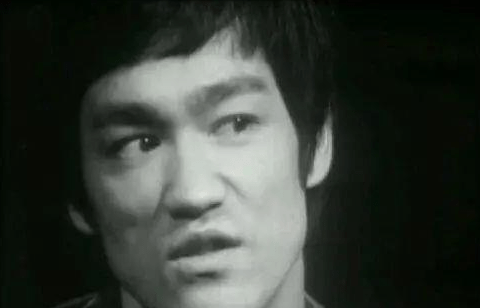 NBA那些秒殺全場的眼神瞬間，光氣場就贏了！詹姆斯2張照片上榜