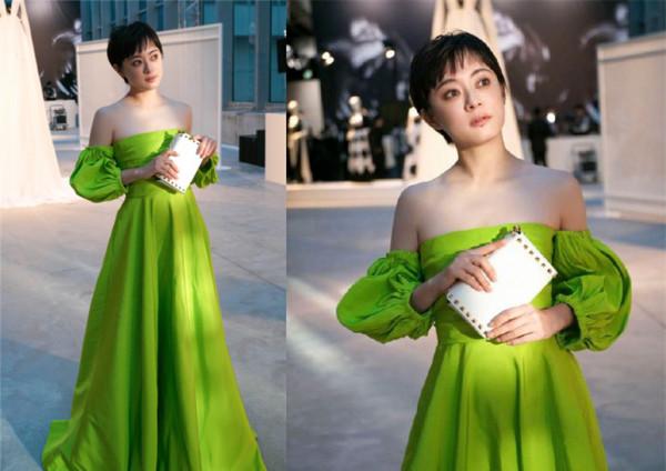 活動造型,孫儷何穗禮服搶眼,關曉彤秀長腿卻暴露不會穿高跟鞋? 活動造型,孫儷何穗禮服搶眼,關曉彤秀長腿卻暴露不會穿高跟鞋?