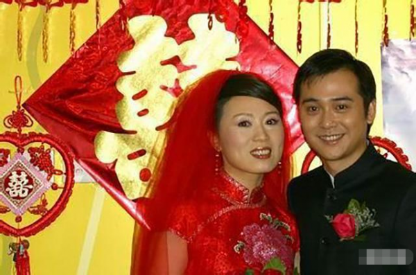 黃梅戲女神罕聚首！59歲吳瓊又蹦又跳如少女，57歲袁玫素顏似凍齡