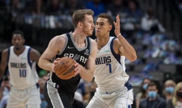 23+10+8，在場淨勝16分！聖城馬刺的未來，還真要靠反向榜眼？