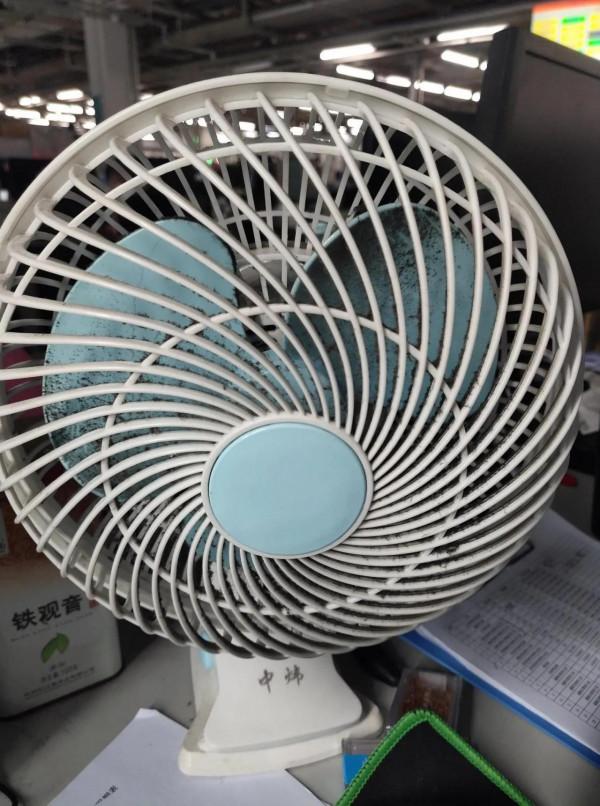 中煒小風扇扇葉怎麼拆 中煒小風扇扇葉怎麼拆