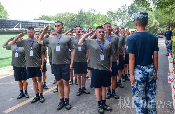 從名校到軍營,武漢大學“七兄弟”攜手參軍 從名校到軍營,武漢大學“七兄弟”攜手參軍