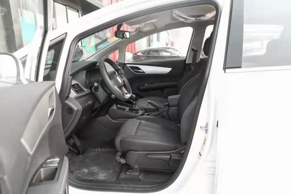 宋MAX:7座MPV,搭載1.5T+6擋手動,配置討喜,適合家用 宋MAX:7座MPV,搭載1.5T+6擋手動,配置討喜,適合家用