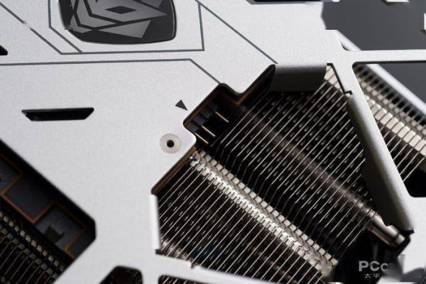 藍寶石RX 6900 XT 超白金 極光特別版評測：一年後RX 6900 XT更強了？