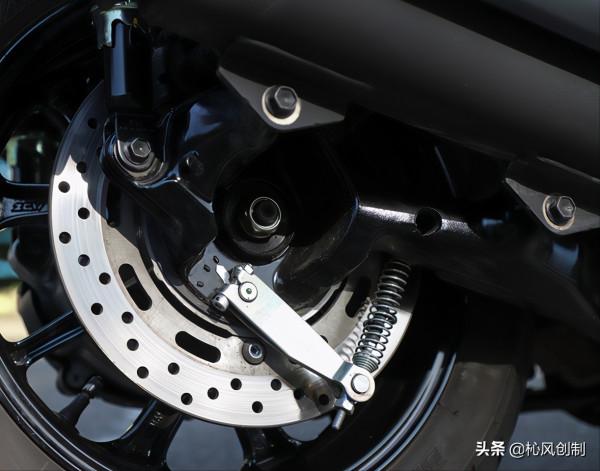 試駕雅馬哈YAMAHA Tricity300!超前部署安全性的三足巨獸 試駕雅馬哈YAMAHA Tricity300!超前部署安全性的三足巨獸