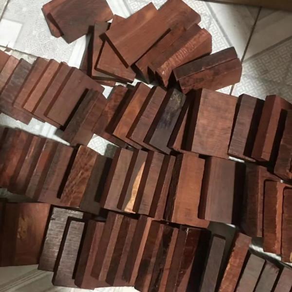 小葉紫檀木塊擺滿一桌子，這是啥感覺？