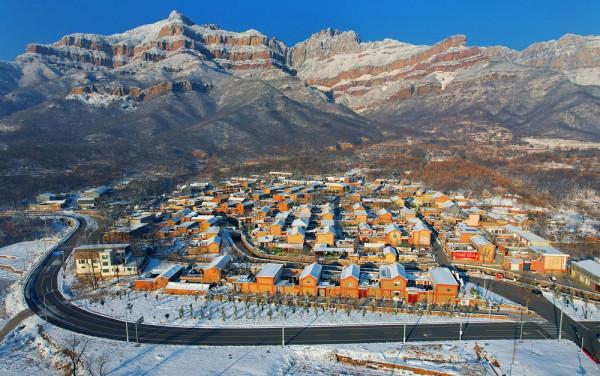 雪後廟荒村,翠竹白雪,如同一幅清淡素雅的水墨畫 雪後廟荒村,翠竹白雪,如同一幅清淡素雅的水墨畫