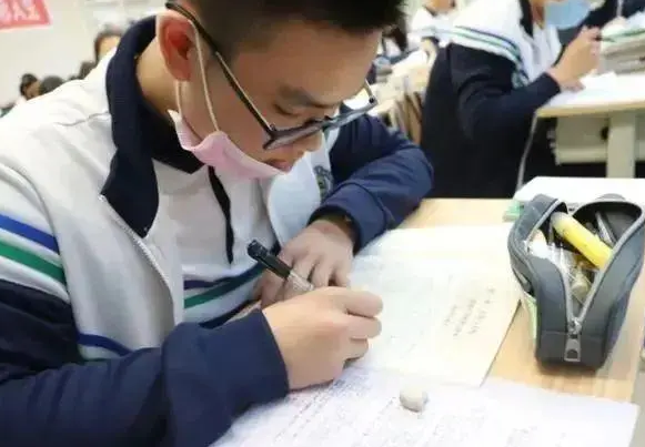 安徽17歲“天才少女”，被8所名校青睞，採訪時說的話惹國人怒贊