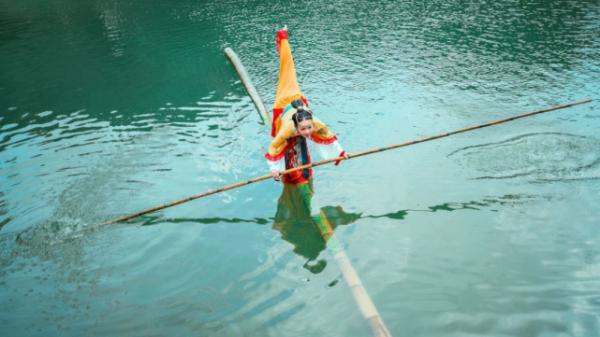 7歲苦練水上漂17年，“一竹渡江”火到國外驚豔老外，楊柳憑什麼