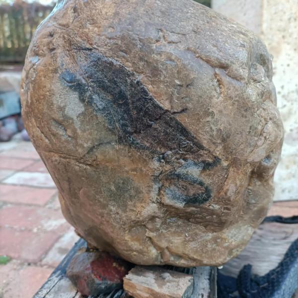 這塊天眼奇石是不是二郎神的第三隻神眼哪? 這塊天眼奇石是不是二郎神的第三隻神眼哪?