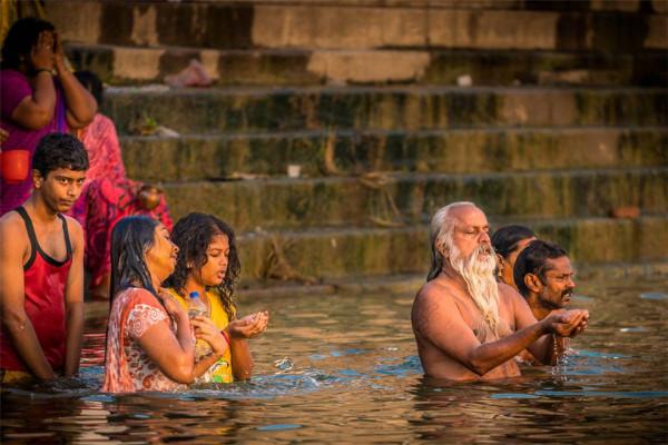 恆河牌礦泉水開售,10萬瓶1小時內被搶光?恆河水到底有多髒? 恆河牌礦泉水開售,10萬瓶1小時內被搶光?恆河水到底有多髒?